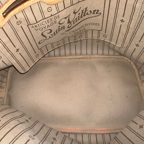 Louis Vuitton Neverfull MM Bag - Picture 3 of 11